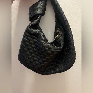 BRAND NEW HANDBAG. NEVER USED. NO TAGS